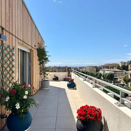 Le Penthouse De 220m2 - Jacuzzi - 3 Parkings - Climatisation - Terrasse *