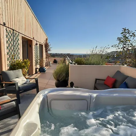 Le Penthouse De 220m2 - Jacuzzi - 3 Parkings - Climatisation - Terrasse *