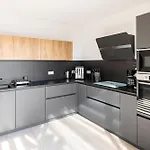 公寓 Le Coq Elysium - Exceptional 220 Sqm Penthouse - Private Terrace & Jacuzzi - Ac - 3 Parking Spaces 芒通