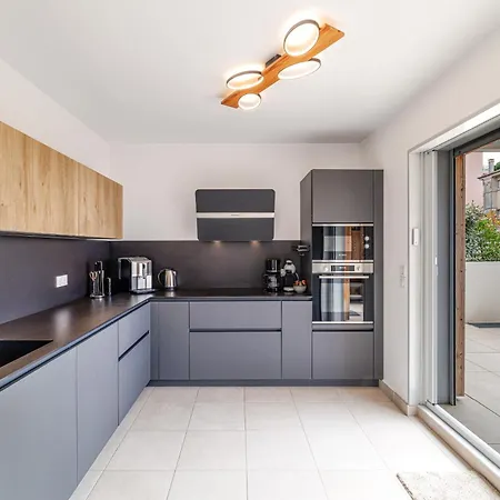 Apartment Le Penthouse De 220m2 - Jacuzzi - 3 Parkings - Climatisation - Terrasse Menton