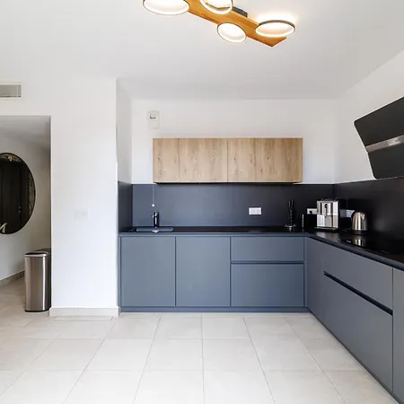 Le Penthouse De 220m2 - Jacuzzi - 3 Parkings - Climatisation - Terrasse Apartment *